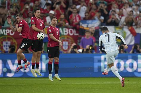 Cristiano Ronaldo y el tiro libre con Portugal del que todos están .